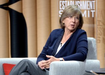 Mary Meeker’s AI Report: The Rapid Ascent of ChatGPT over Google