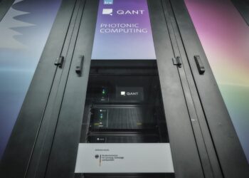 World’s first AI photonic processor fires up