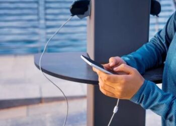 New Choicejacking Attack Steals Data from Phones via Public Chargers